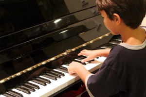 MusicMakers Kid At The Piano 2